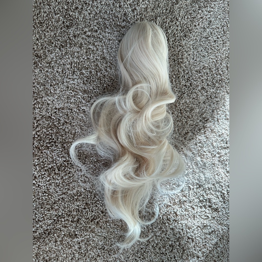Luxurious Blonde Hair Extension